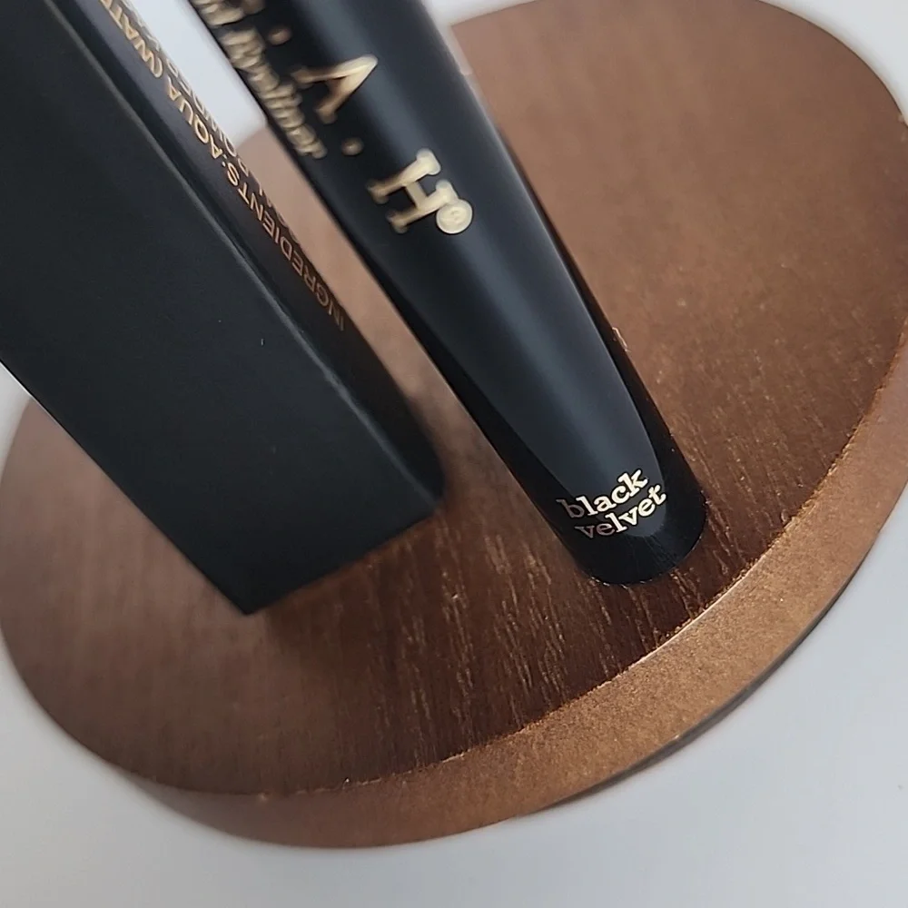 FARAH 18hr Liquid Eyeliner - Black Velvet